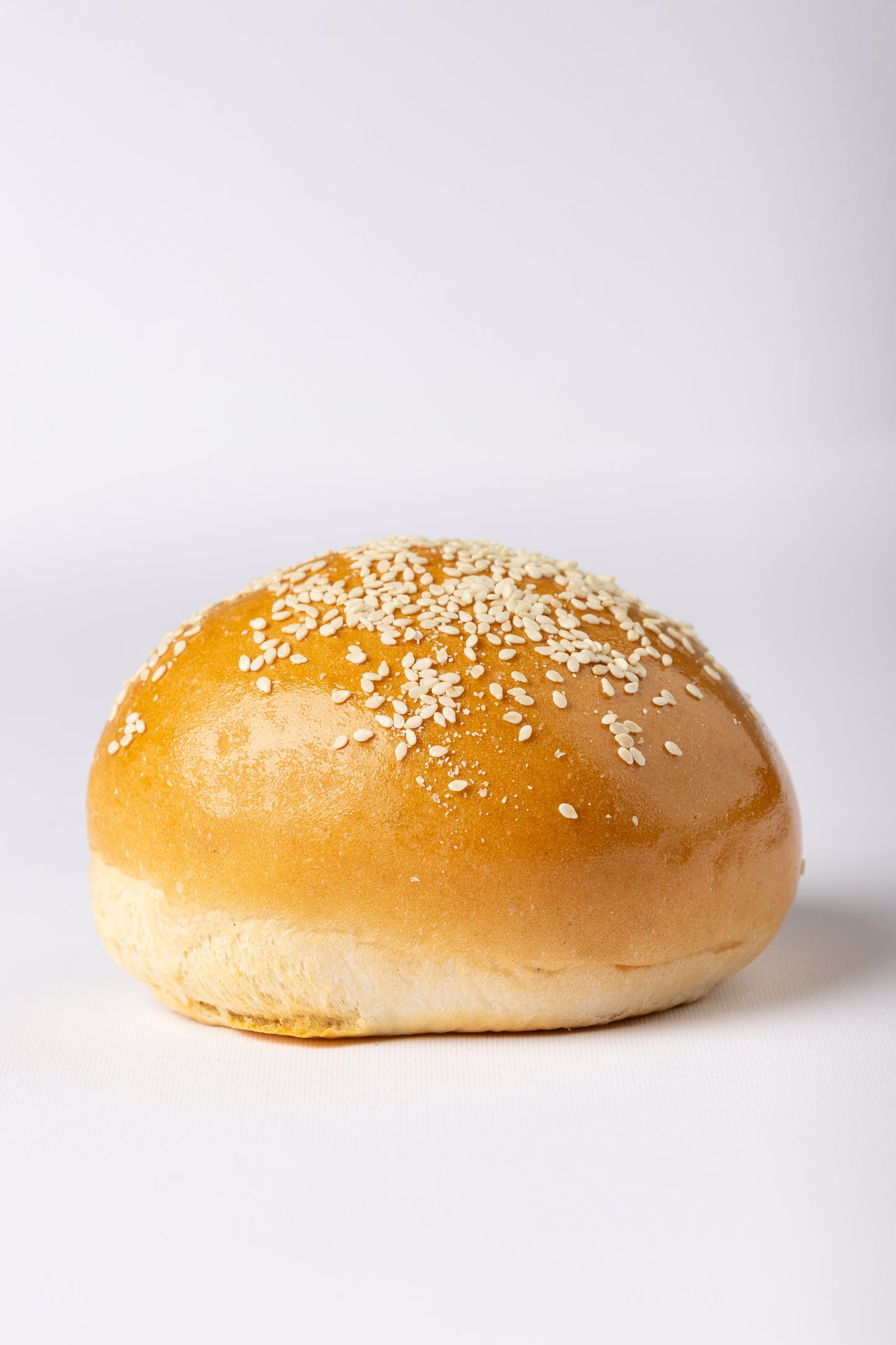 PANINO PER HAMBURGER  CON SESAMO : Busta 3 pezzi, Diametro 7 cm,  Peso singolo pezzo 30g